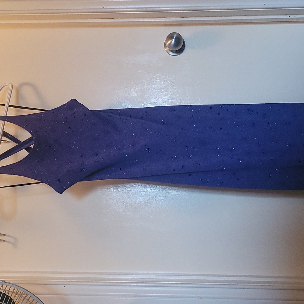 Stunning blue backless formal floor length dress 9/10